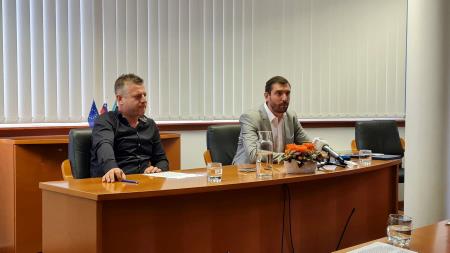 Novinarska konferenca ZD Tolmin, 4.10 (10)-1800